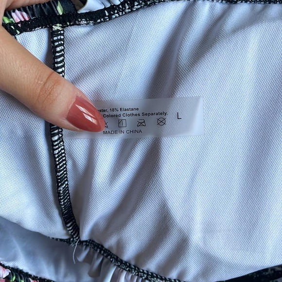 Two piece swimsuit - Picture 3 of 5